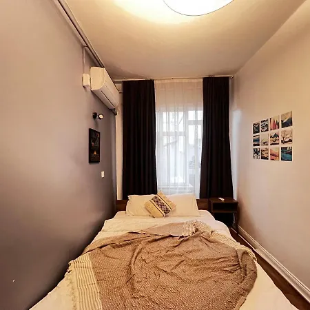 Spacious Family Flat , 3br, 2ba *