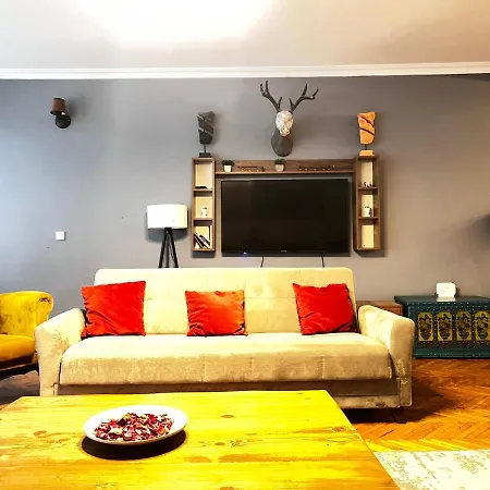 Apartment Spacious Family Flat , 3br, 2ba *