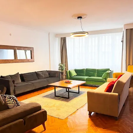 Spacious Family Flat , 3br, 2ba * Istanboel
