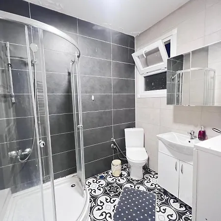 Spacious Family Flat , 3br, 2ba Istanboel
