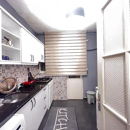 Spacious Family Flat , 3br, 2ba *